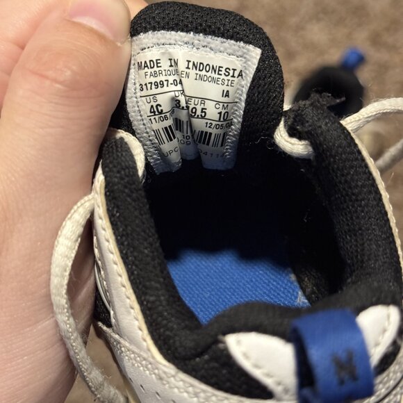 Nike Infant Sneakers Blue Accent Size 4 - Picture 8 of 9